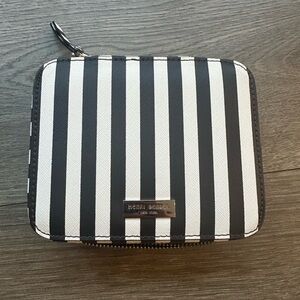 Discontinued Henri Bendel travel jewelry case